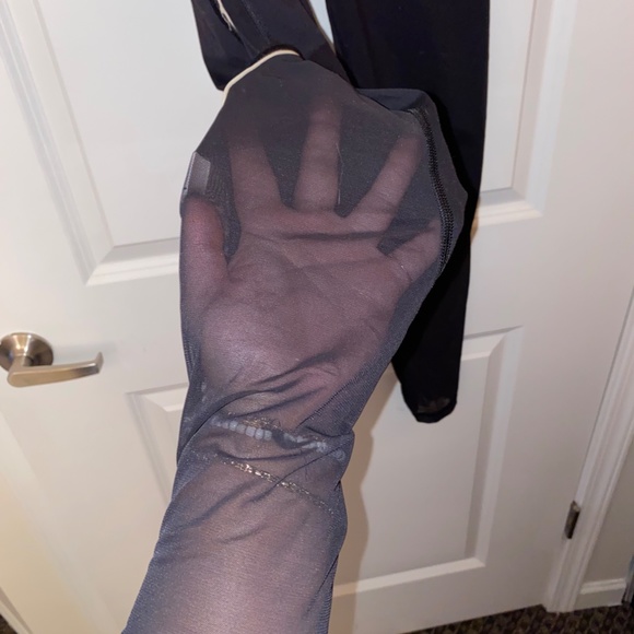 Victoria's Secret Victoria Sport Knockout Mesh Reflective Legging - Picture 3 of 5